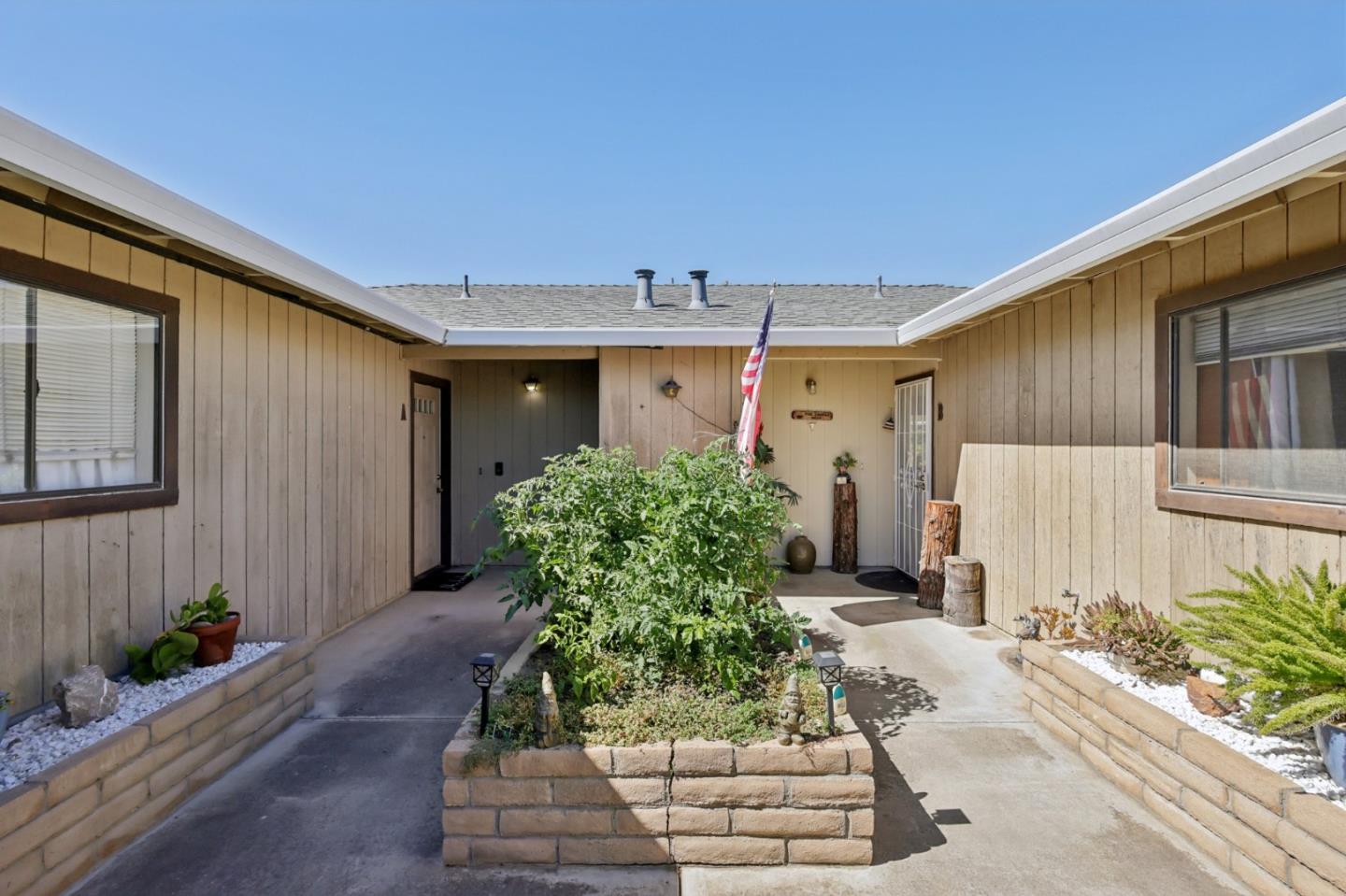 Detail Gallery Image 5 of 46 For 880 Apricot Ln, Hollister,  CA 95023 - – Beds | – Baths