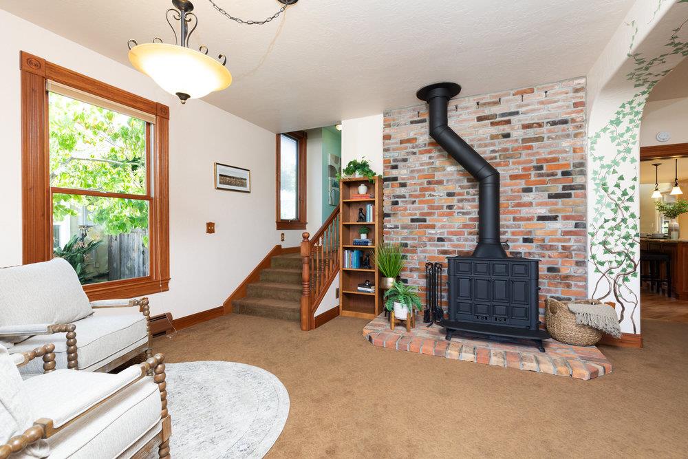 Detail Gallery Image 5 of 44 For 328 Stanford Ave, Santa Cruz,  CA 95062 - 3 Beds | 2/1 Baths
