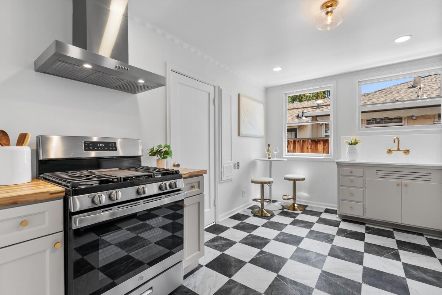 Detail Gallery Image 17 of 53 For 2270 Walnut Grove Ave, San Jose,  CA 95128 - 3 Beds | 1 Baths