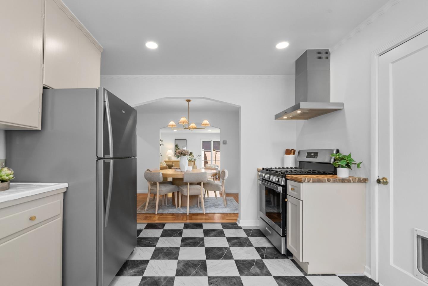 Detail Gallery Image 25 of 53 For 2270 Walnut Grove Ave, San Jose,  CA 95128 - 3 Beds | 1 Baths