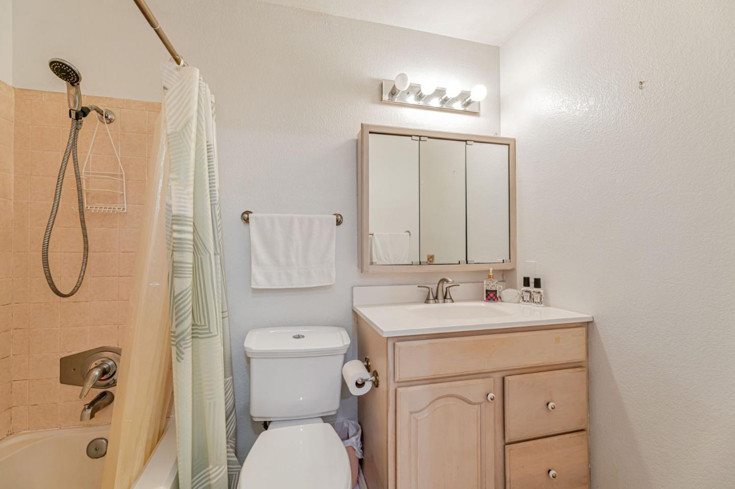 Detail Gallery Image 16 of 30 For 2599 Easton Ln #109,  San Jose,  CA 95133 - 2 Beds | 2 Baths
