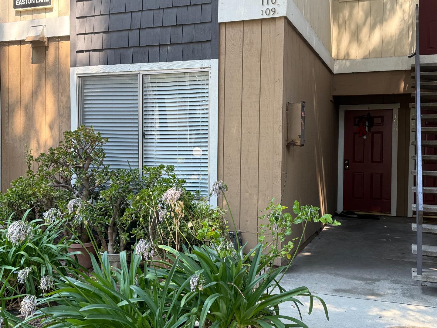Detail Gallery Image 2 of 30 For 2599 Easton Ln #109,  San Jose,  CA 95133 - 2 Beds | 2 Baths