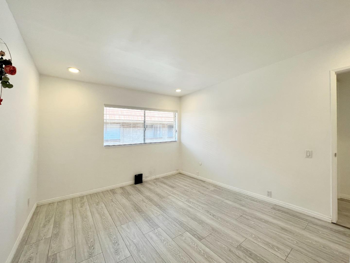 Detail Gallery Image 12 of 26 For 105 N Almansor St #4,  Alhambra,  CA 91801 - 3 Beds | 2/1 Baths