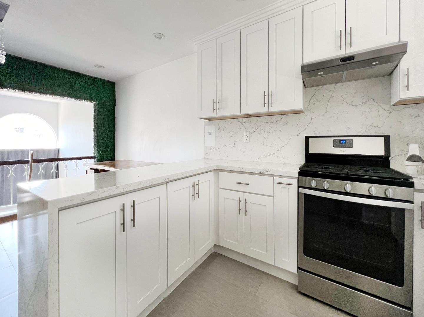 Detail Gallery Image 4 of 26 For 105 N Almansor St #4,  Alhambra,  CA 91801 - 3 Beds | 2/1 Baths