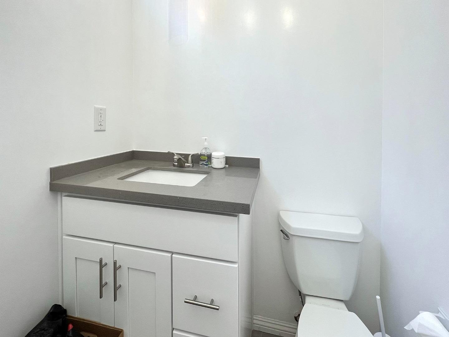 Detail Gallery Image 6 of 26 For 105 N Almansor St #4,  Alhambra,  CA 91801 - 3 Beds | 2/1 Baths
