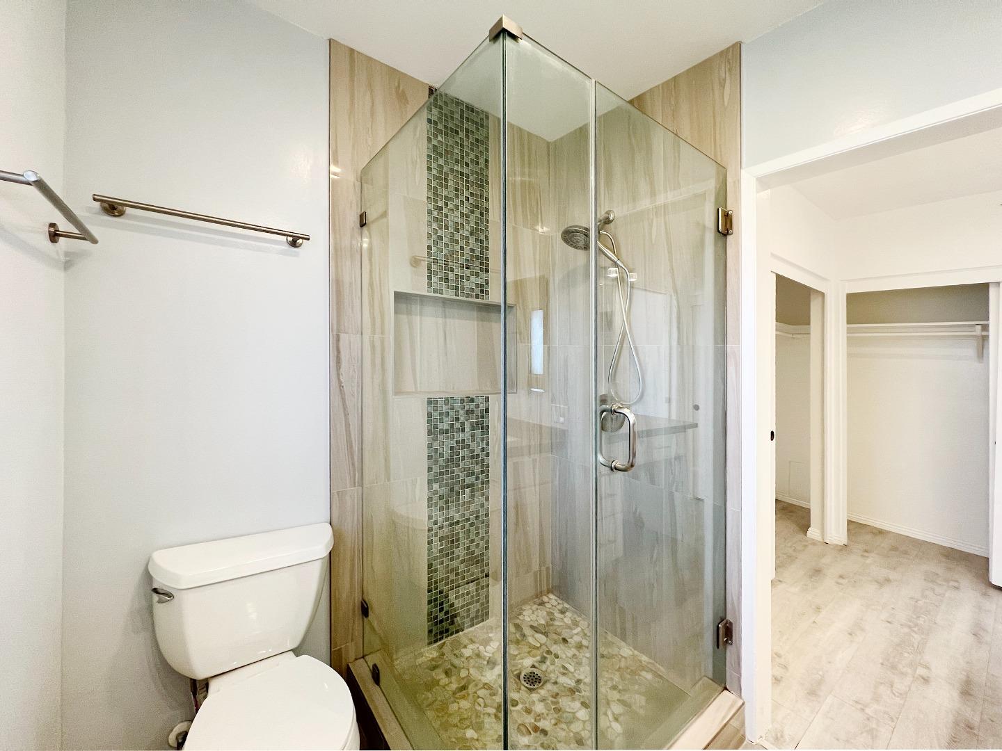 Detail Gallery Image 9 of 26 For 105 N Almansor St #4,  Alhambra,  CA 91801 - 3 Beds | 2/1 Baths