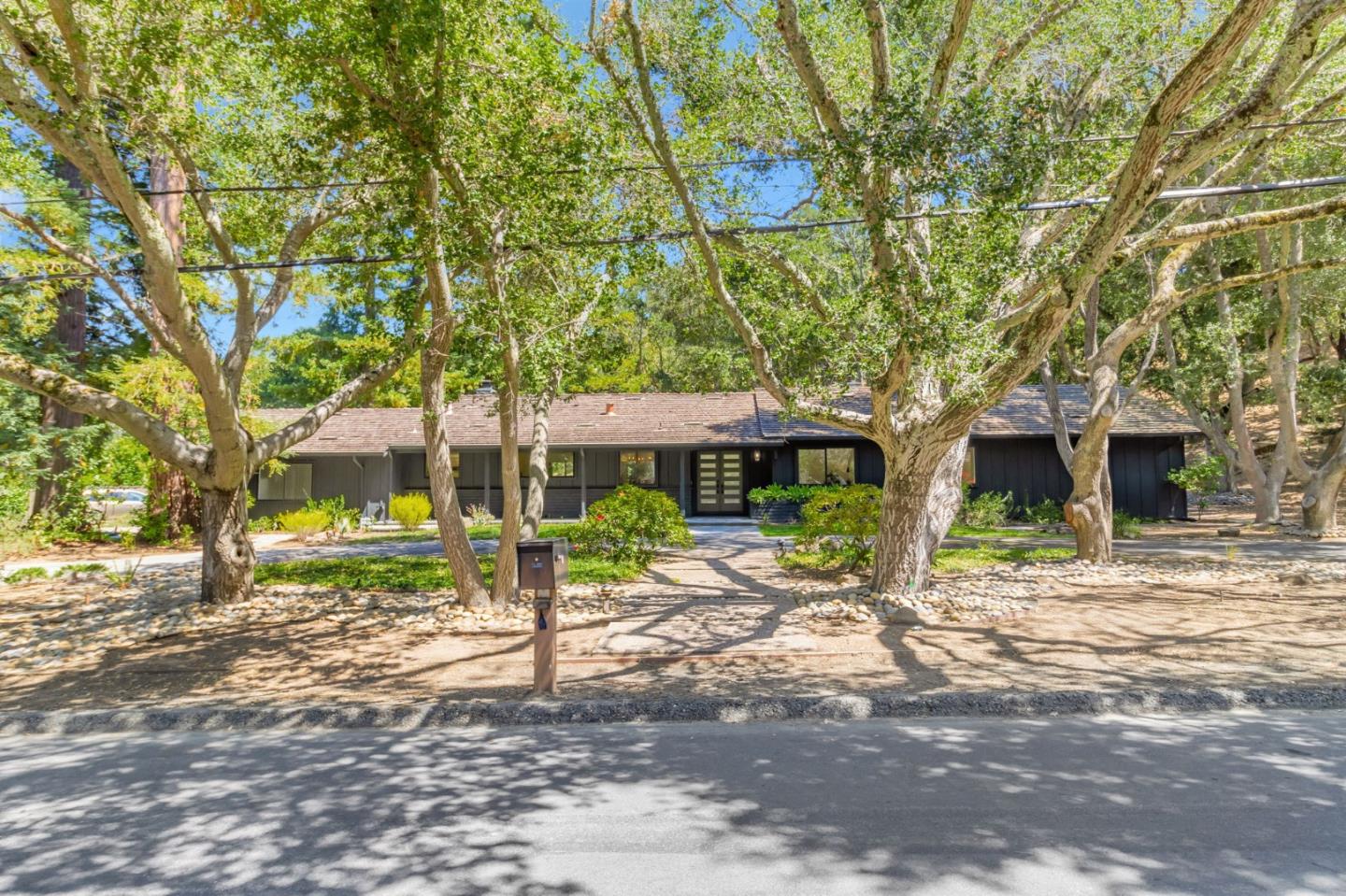 Detail Gallery Image 2 of 66 For 240 Willowbrook Dr, Portola Valley,  CA 94028 - 4 Beds | 2/1 Baths