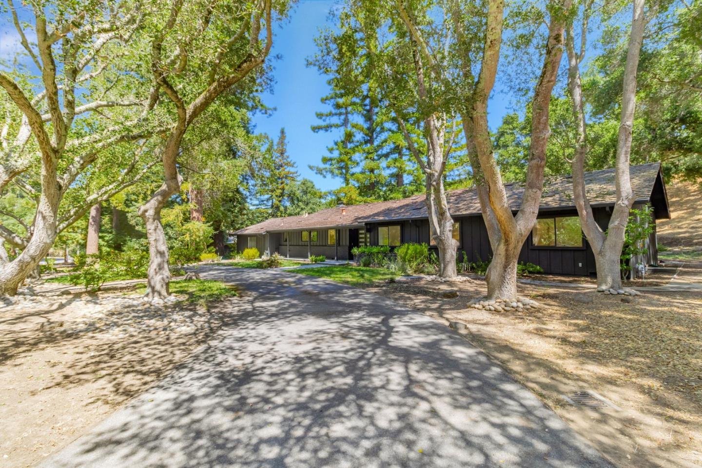 Detail Gallery Image 4 of 66 For 240 Willowbrook Dr, Portola Valley,  CA 94028 - 4 Beds | 2/1 Baths