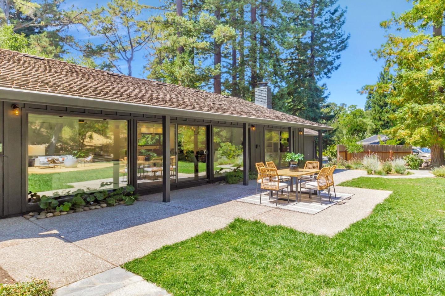 Detail Gallery Image 43 of 66 For 240 Willowbrook Dr, Portola Valley,  CA 94028 - 4 Beds | 2/1 Baths