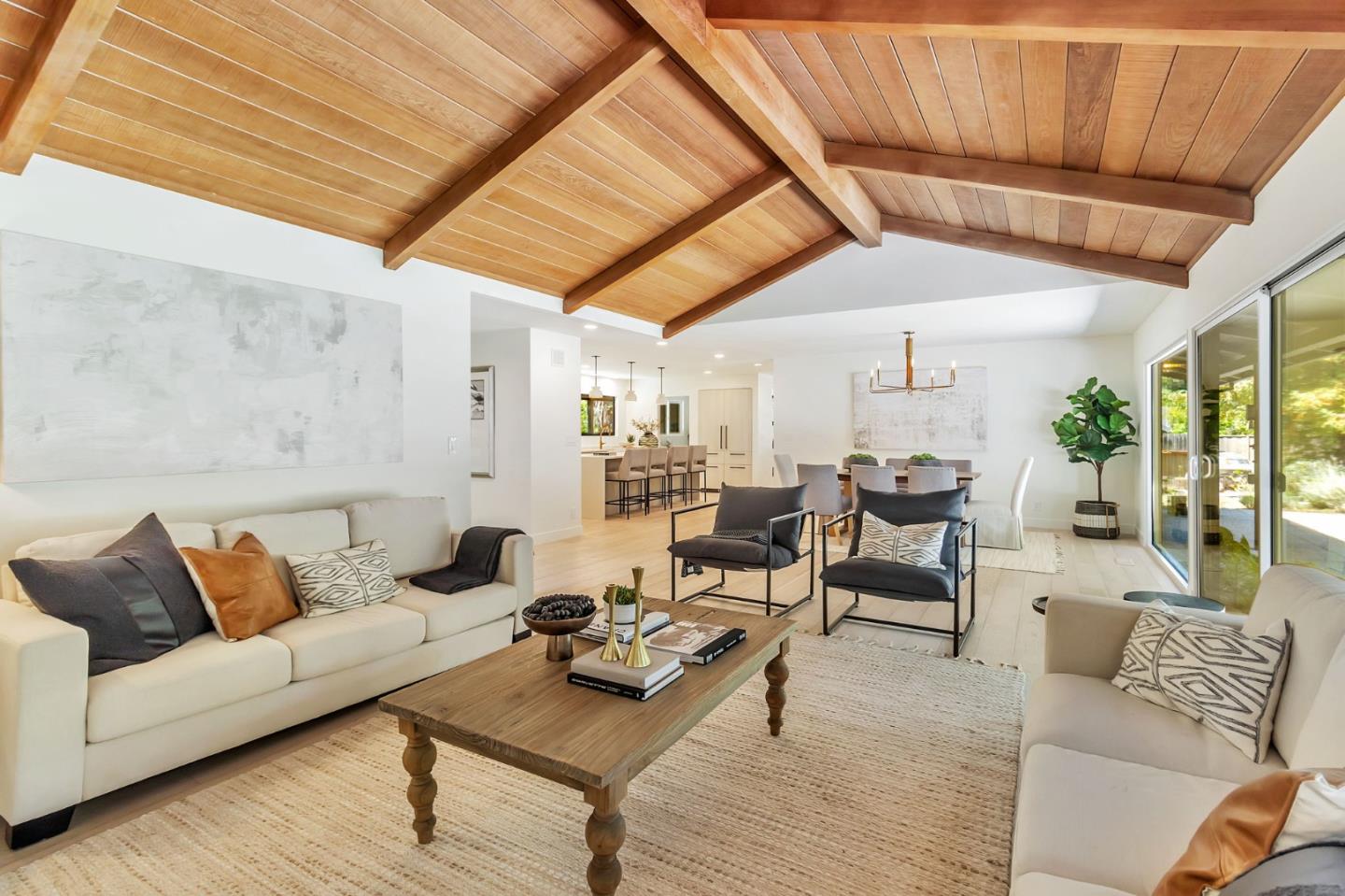 Detail Gallery Image 8 of 66 For 240 Willowbrook Dr, Portola Valley,  CA 94028 - 4 Beds | 2/1 Baths