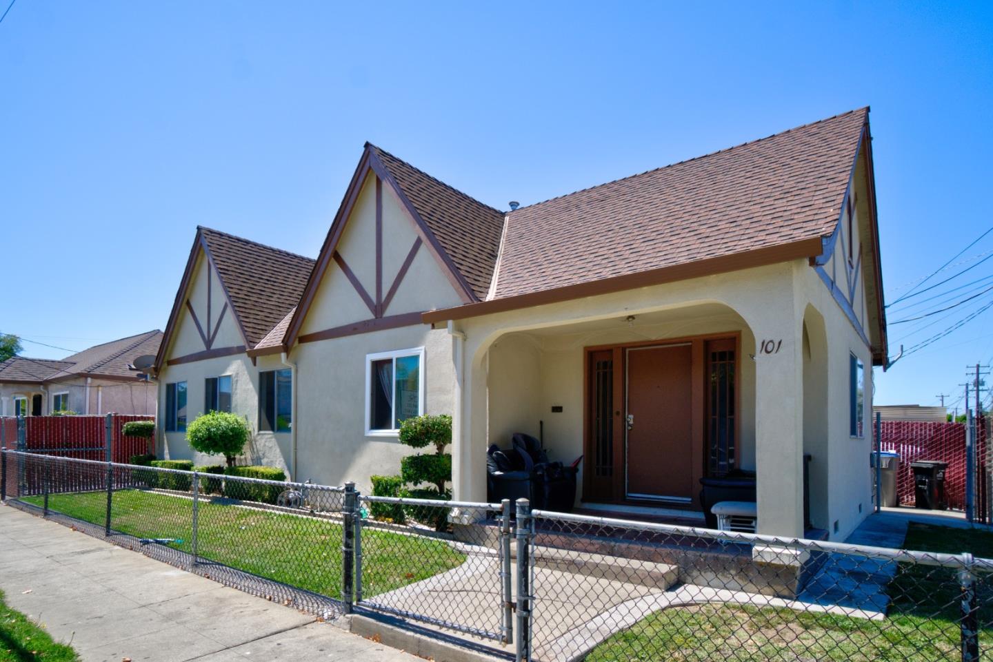 Detail Gallery Image 1 of 8 For 101 S 28th St, San Jose,  CA 95116 - 2 Beds | 1 Baths