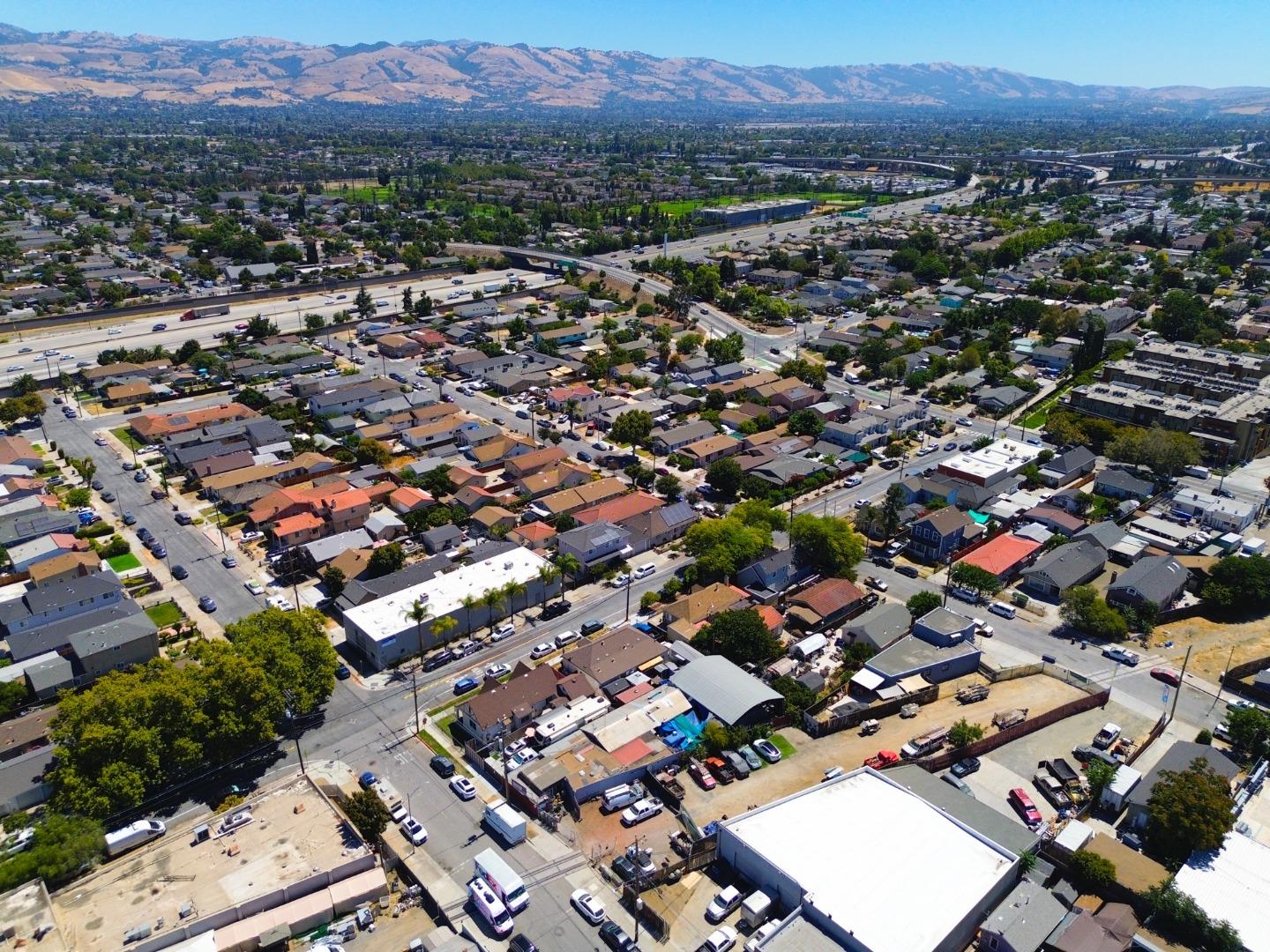 Detail Gallery Image 2 of 8 For 101 S 28th St, San Jose,  CA 95116 - 2 Beds | 1 Baths