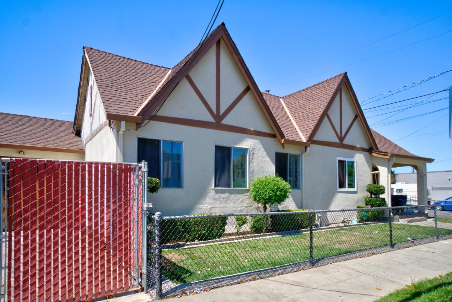 Detail Gallery Image 4 of 8 For 101 S 28th St, San Jose,  CA 95116 - 2 Beds | 1 Baths