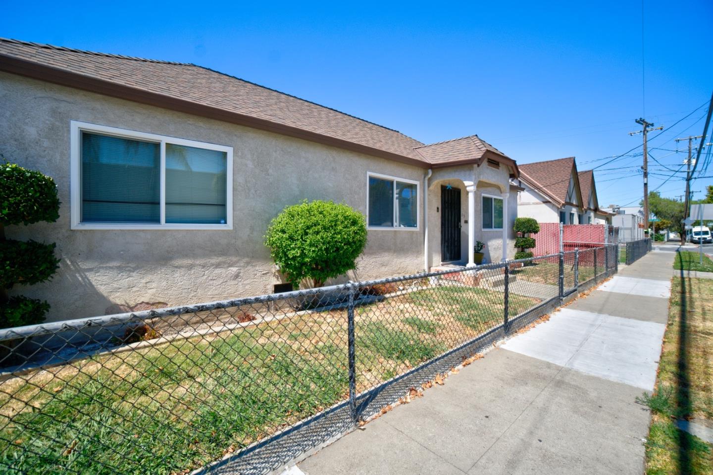 Detail Gallery Image 4 of 7 For 115 S 28th St, San Jose,  CA 95116 - 3 Beds | 2 Baths