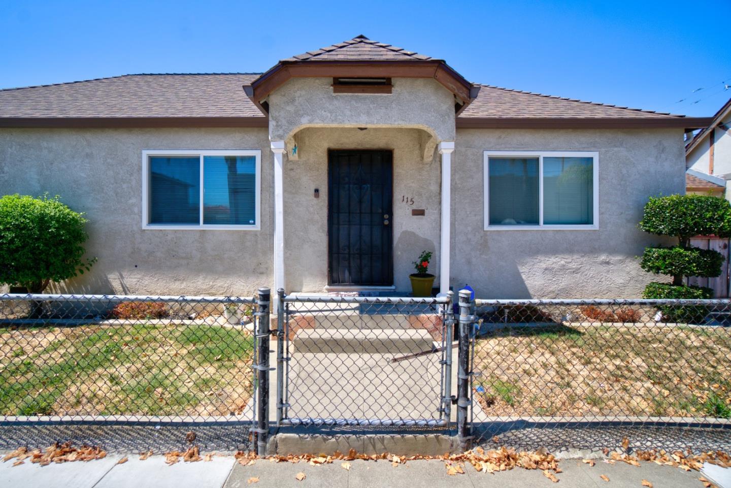 Detail Gallery Image 5 of 7 For 115 S 28th St, San Jose,  CA 95116 - 3 Beds | 2 Baths