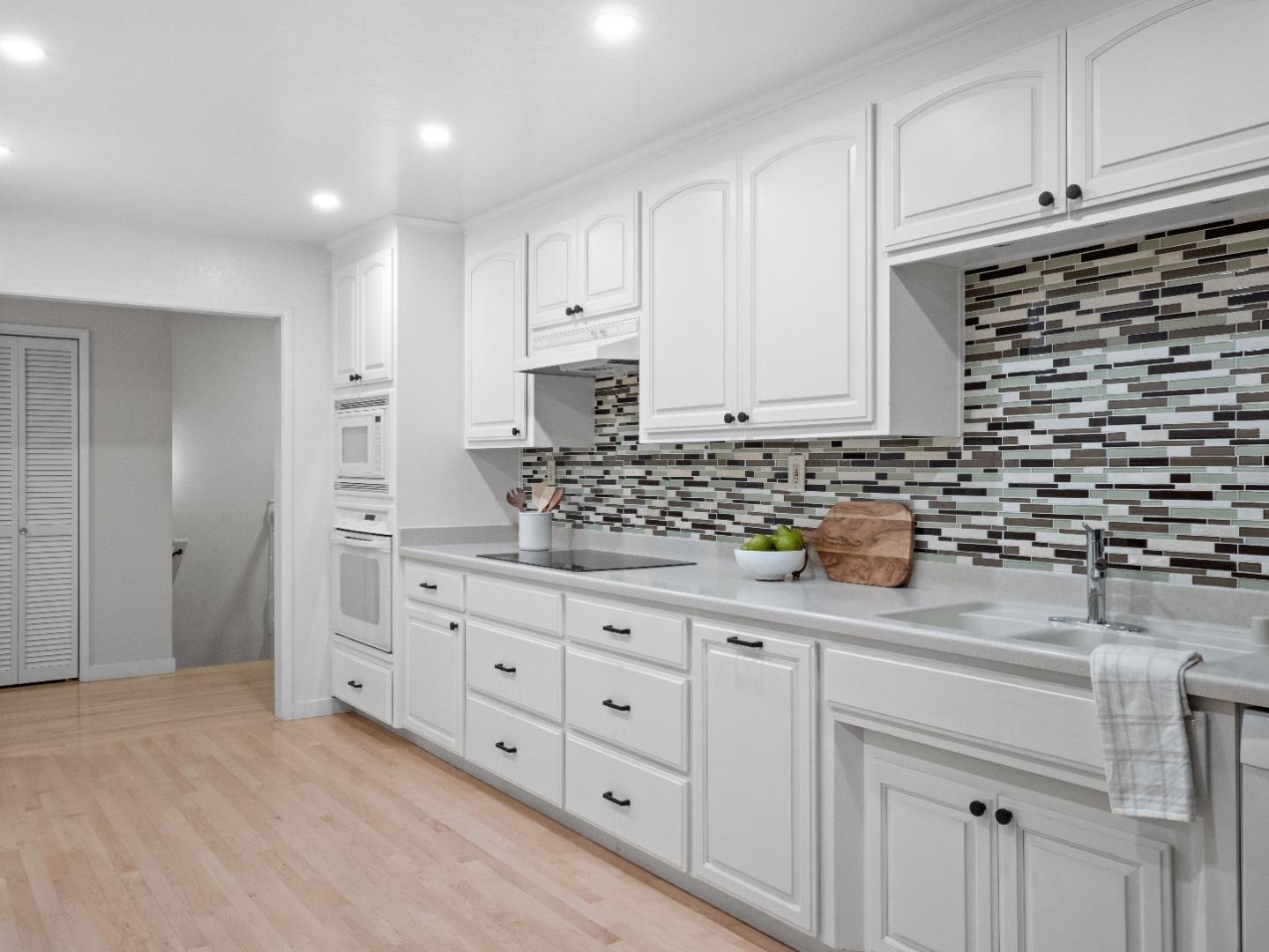 Detail Gallery Image 16 of 73 For 209 Calcita Dr, Santa Cruz,  CA 95060 - 4 Beds | 3/1 Baths