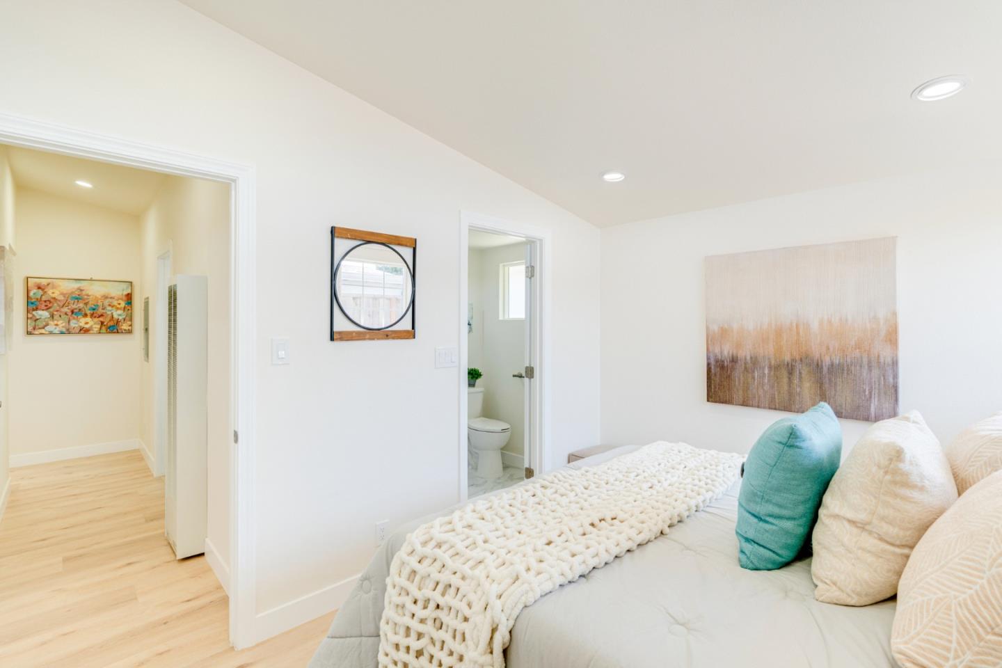 Detail Gallery Image 11 of 22 For 27846 Dolphin Ln, Hayward,  CA 94545 - 3 Beds | 2 Baths