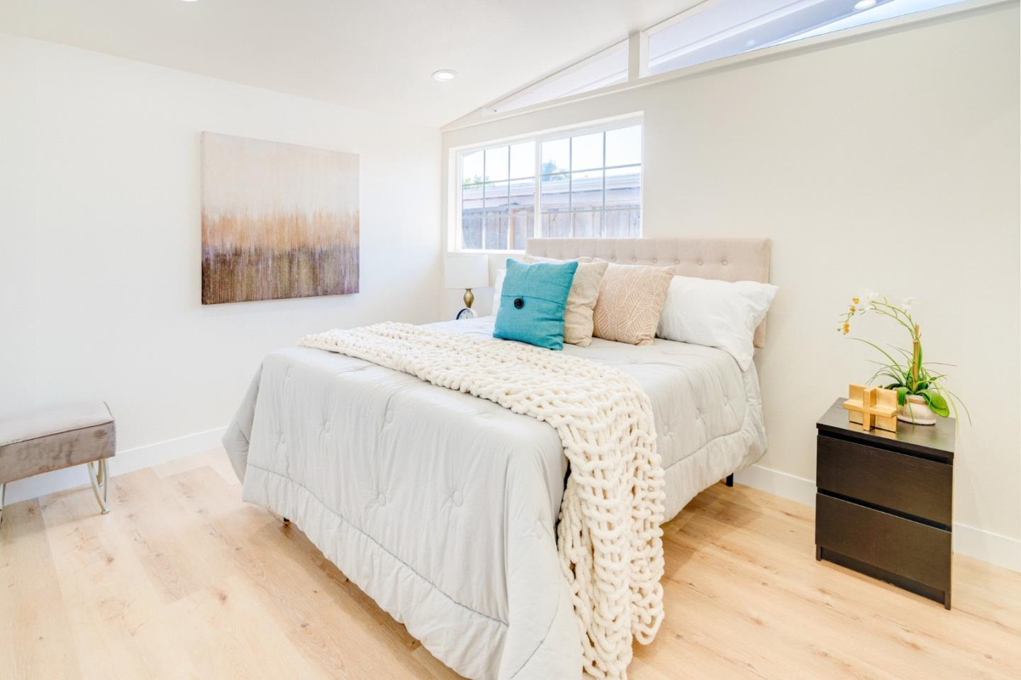 Detail Gallery Image 12 of 22 For 27846 Dolphin Ln, Hayward,  CA 94545 - 3 Beds | 2 Baths