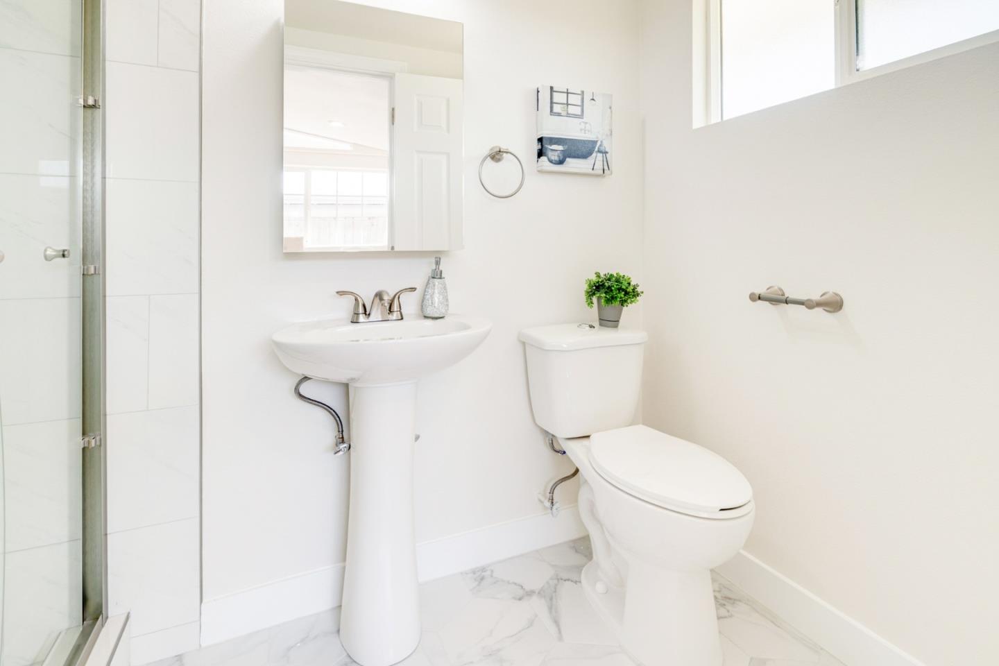 Detail Gallery Image 13 of 22 For 27846 Dolphin Ln, Hayward,  CA 94545 - 3 Beds | 2 Baths