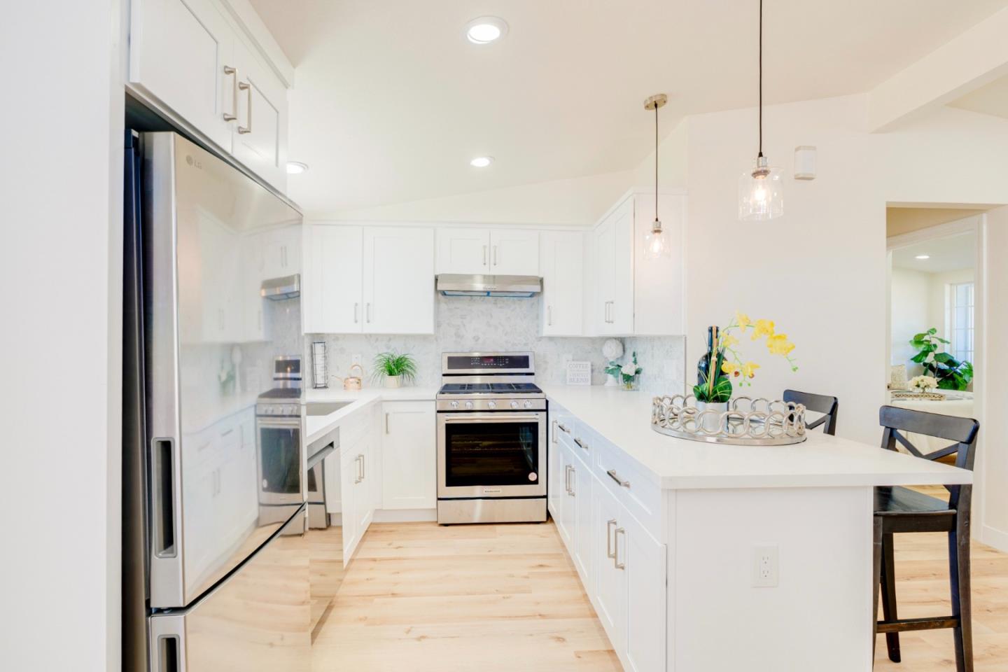 Detail Gallery Image 6 of 22 For 27846 Dolphin Ln, Hayward,  CA 94545 - 3 Beds | 2 Baths