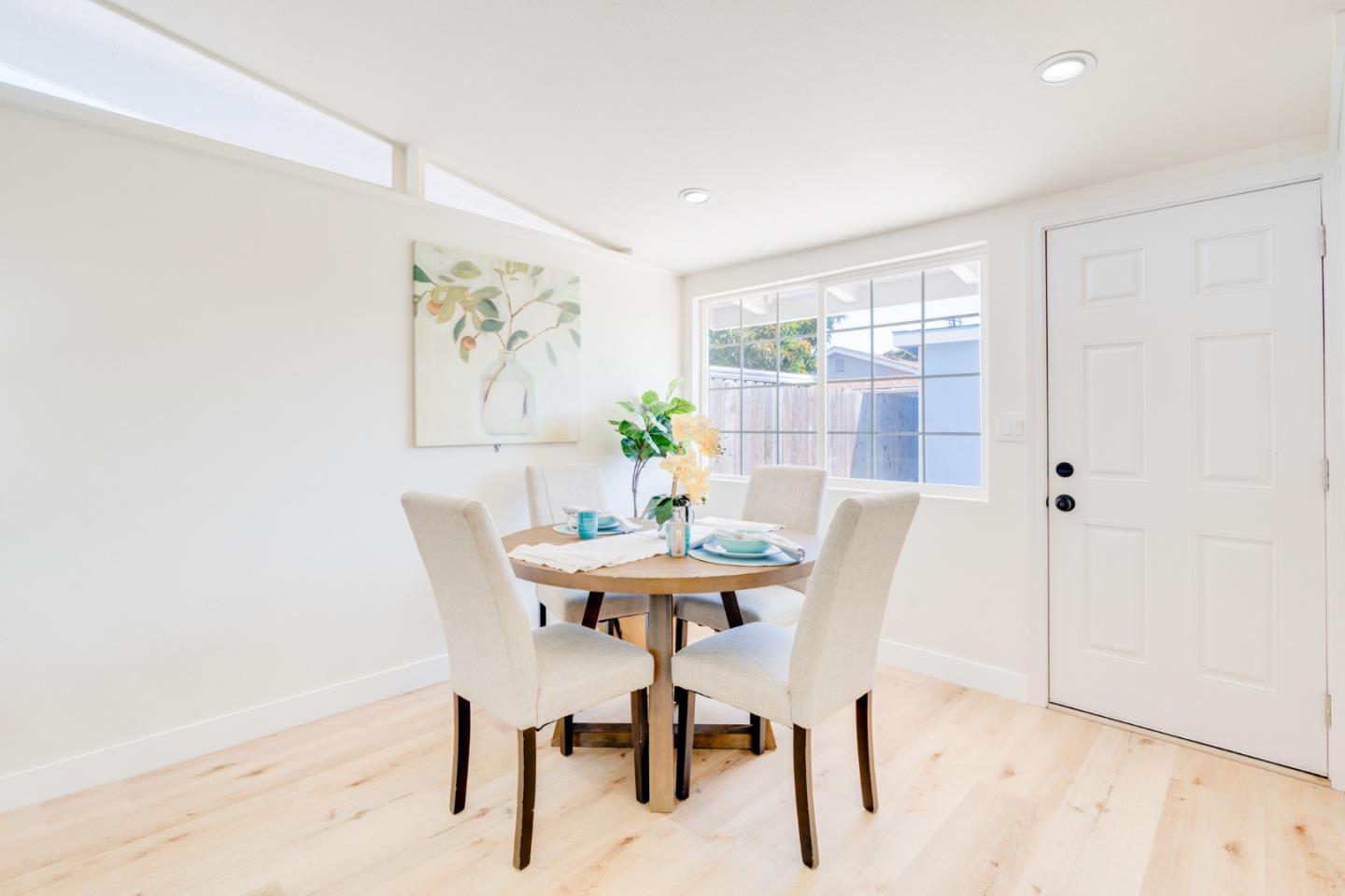 Detail Gallery Image 7 of 22 For 27846 Dolphin Ln, Hayward,  CA 94545 - 3 Beds | 2 Baths