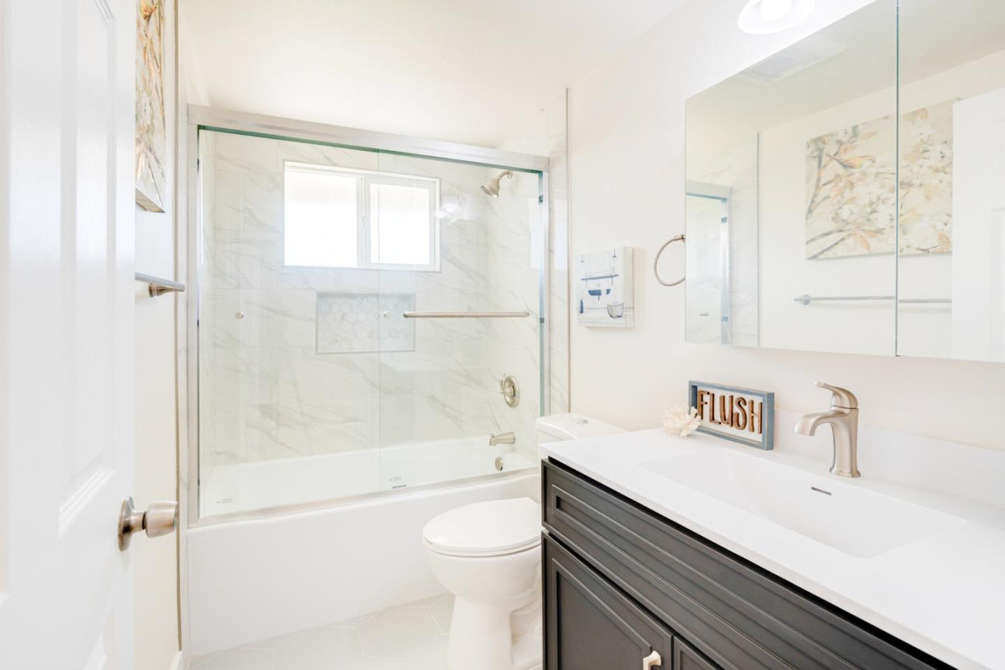 Detail Gallery Image 9 of 22 For 27846 Dolphin Ln, Hayward,  CA 94545 - 3 Beds | 2 Baths
