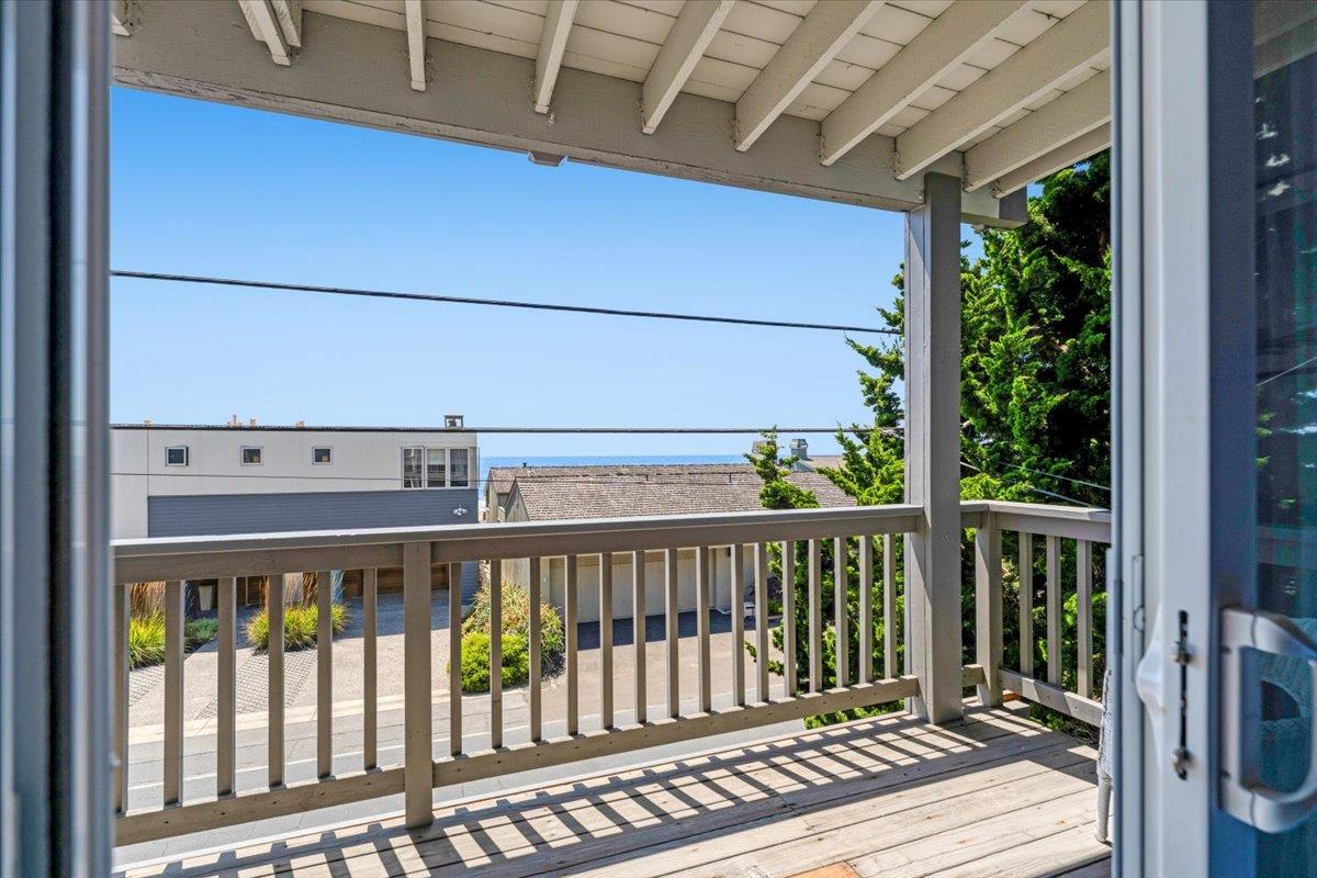 Detail Gallery Image 8 of 51 For 617 Beach Dr, Aptos,  CA 95003 - 4 Beds | 2/1 Baths