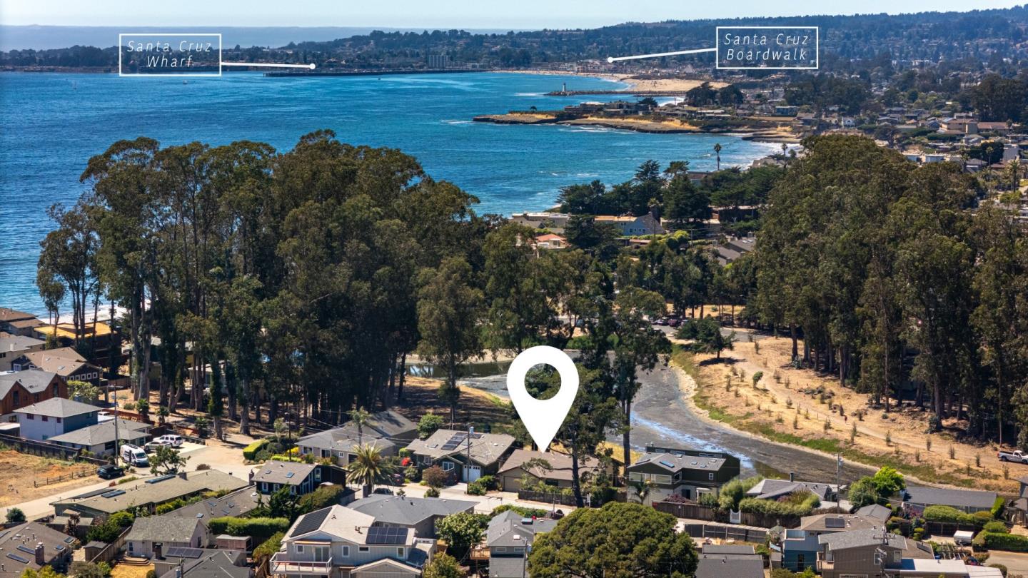 Detail Gallery Image 3 of 13 For 125 Moran Way, Santa Cruz,  CA 95062 - 3 Beds | 2 Baths