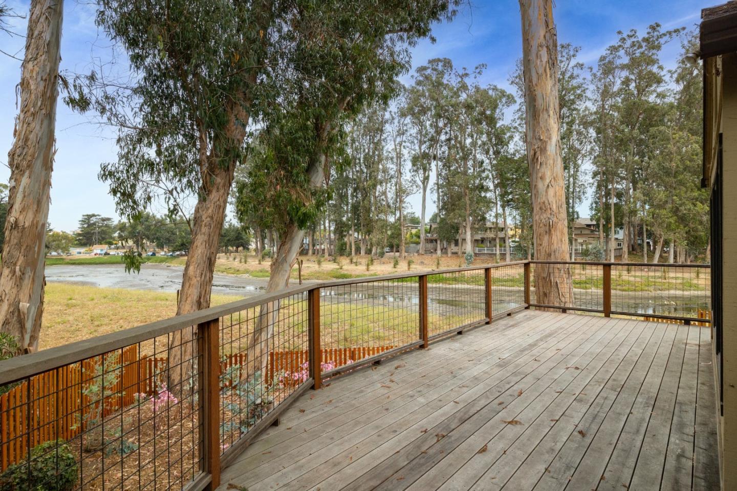 Detail Gallery Image 5 of 13 For 125 Moran Way, Santa Cruz,  CA 95062 - 3 Beds | 2 Baths