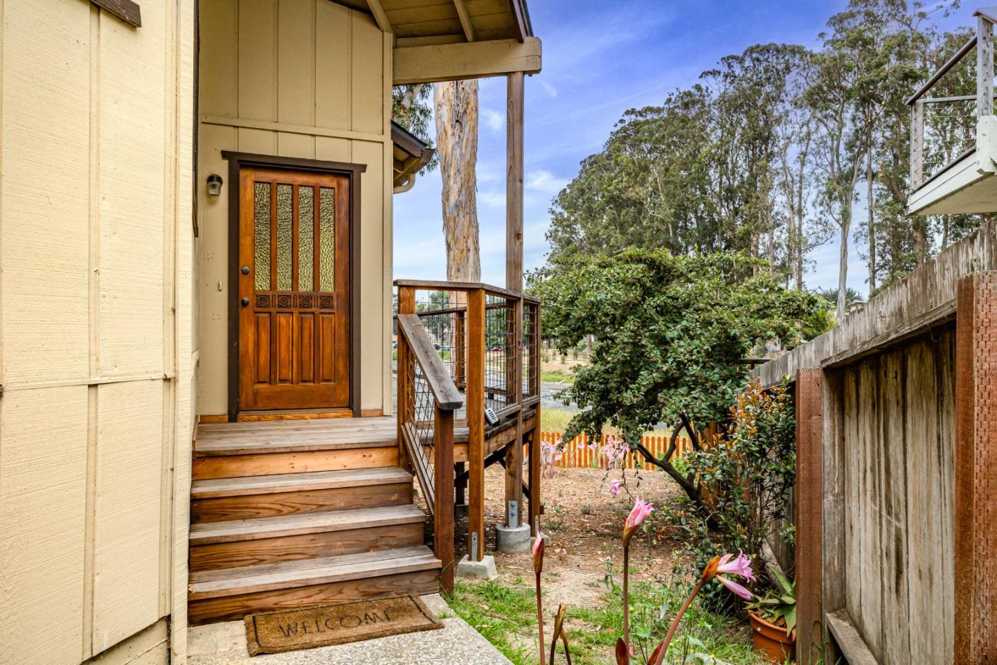Detail Gallery Image 8 of 13 For 125 Moran Way, Santa Cruz,  CA 95062 - 3 Beds | 2 Baths