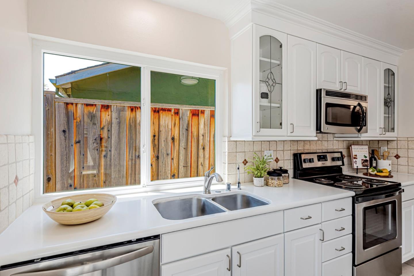 Detail Gallery Image 11 of 36 For 576 Albion Dr, San Jose,  CA 95136 - 4 Beds | 2 Baths