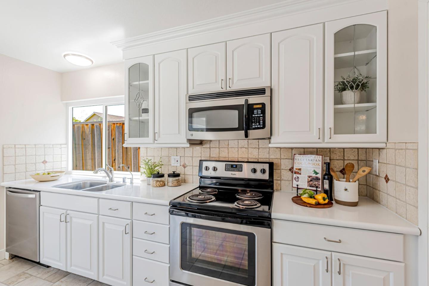 Detail Gallery Image 12 of 36 For 576 Albion Dr, San Jose,  CA 95136 - 4 Beds | 2 Baths