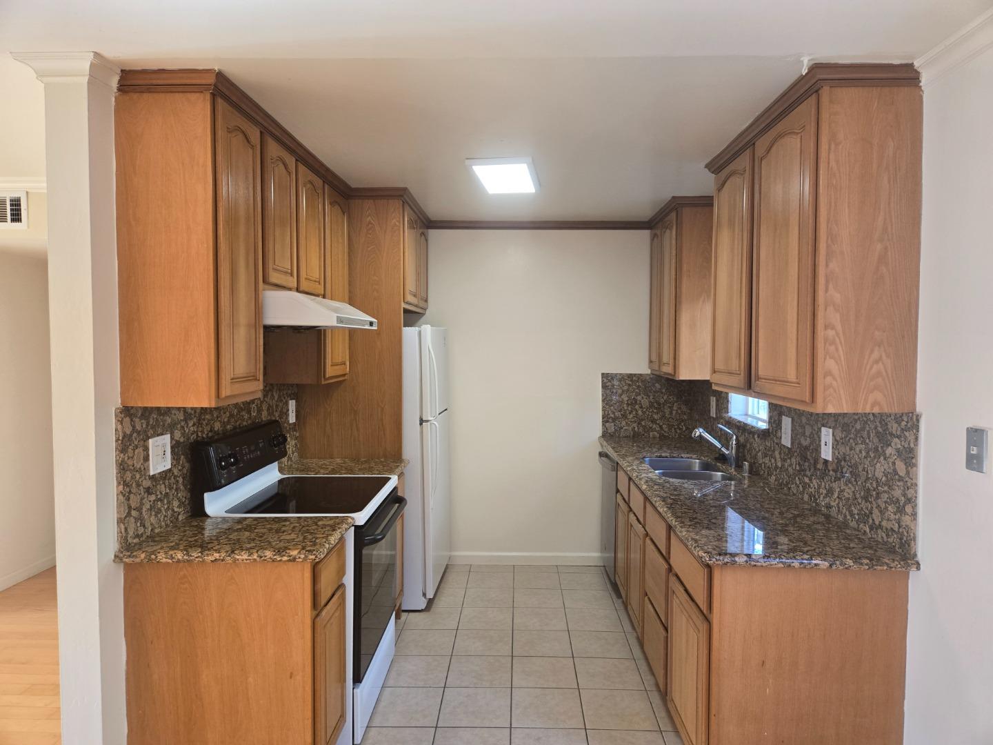Detail Gallery Image 6 of 12 For 308 Torino Dr, San Carlos,  CA 94070 - 2 Beds | 2 Baths