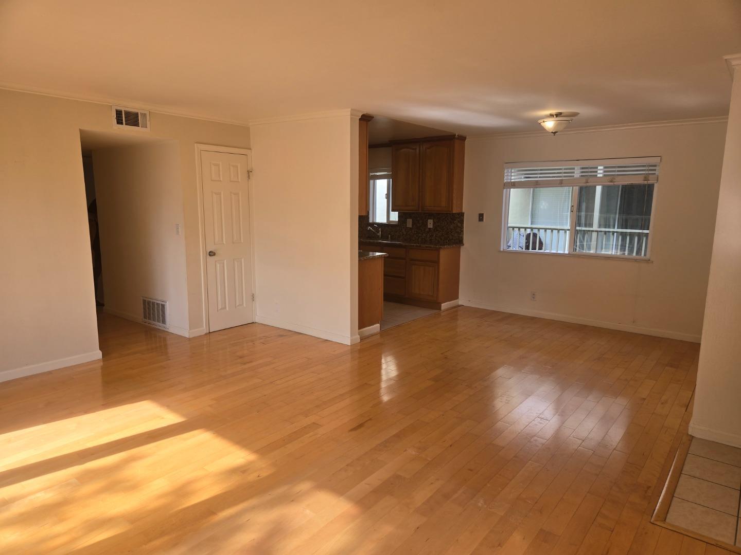 Detail Gallery Image 7 of 12 For 308 Torino Dr, San Carlos,  CA 94070 - 2 Beds | 2 Baths