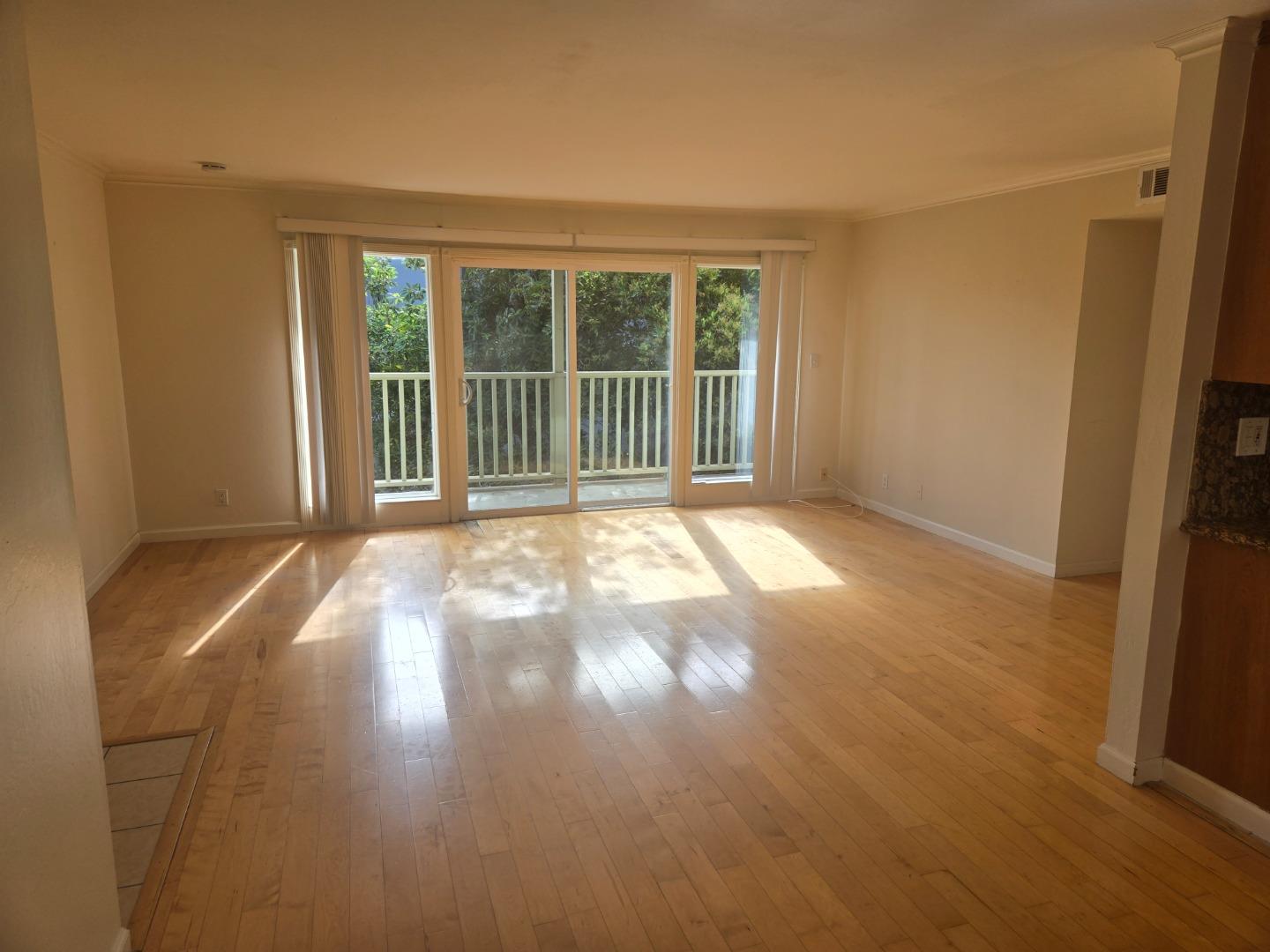 Detail Gallery Image 8 of 12 For 308 Torino Dr, San Carlos,  CA 94070 - 2 Beds | 2 Baths