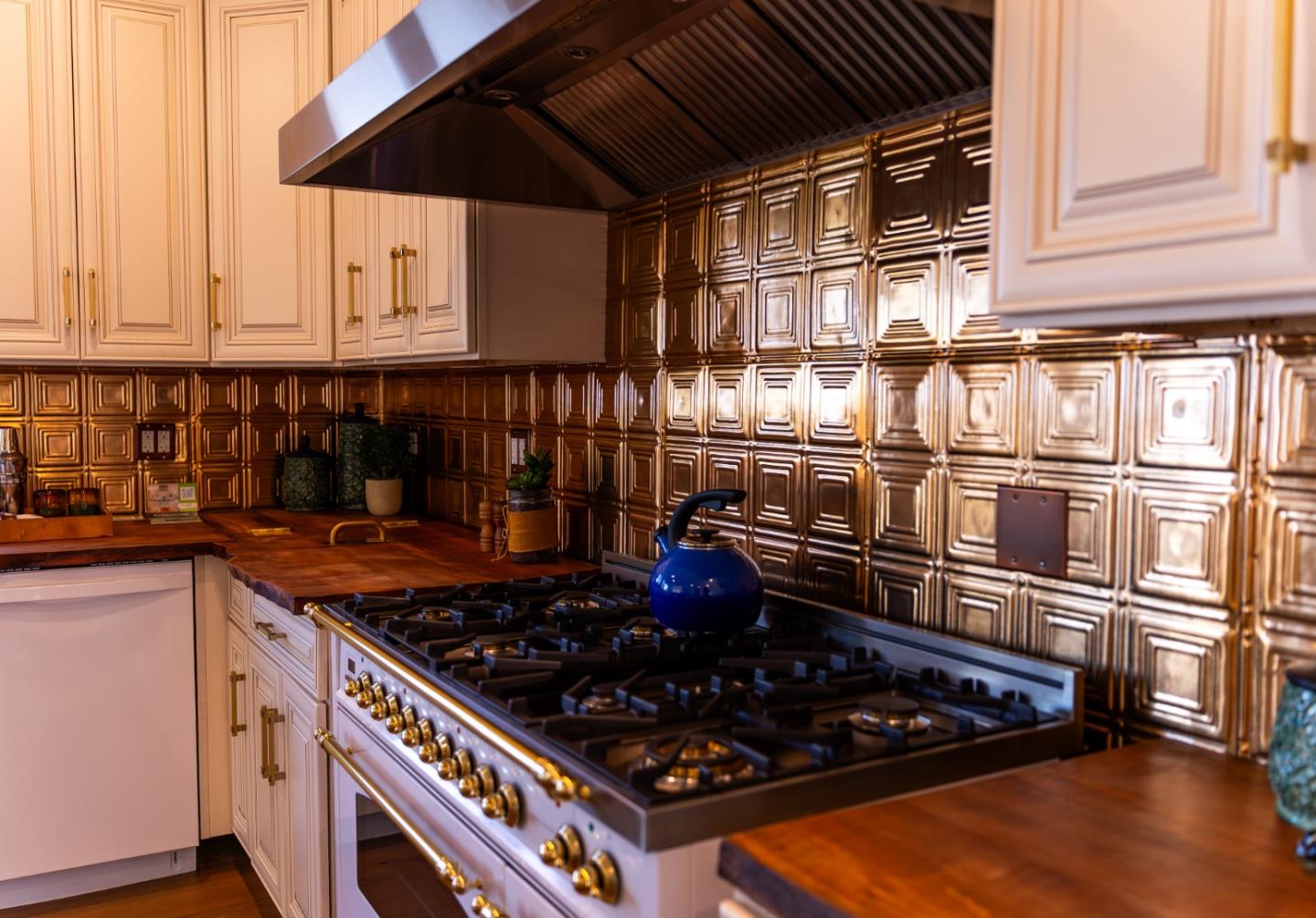 Detail Gallery Image 12 of 29 For 10701 Empire Grade, Santa Cruz,  CA 95060 - 3 Beds | 2 Baths