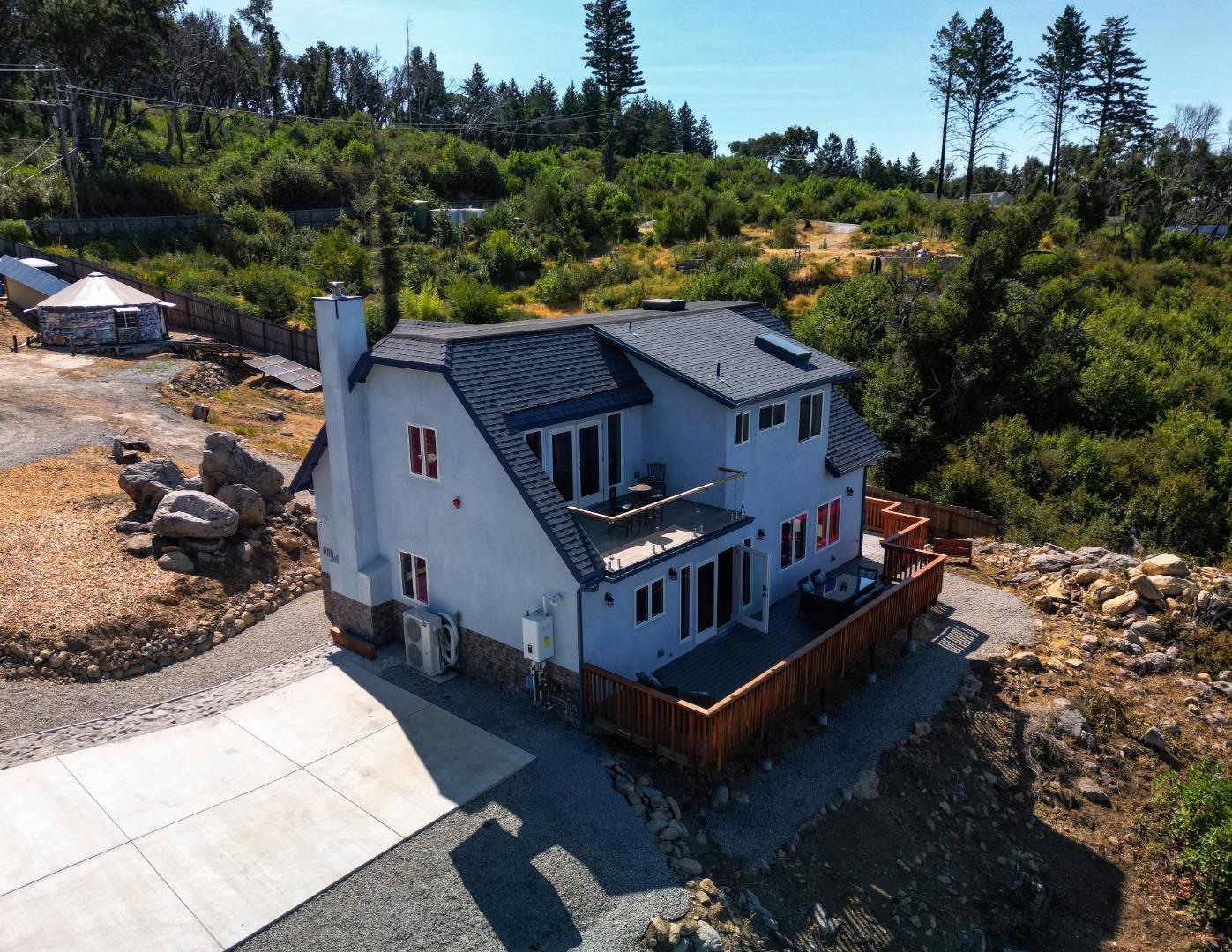 Detail Gallery Image 5 of 29 For 10701 Empire Grade, Santa Cruz,  CA 95060 - 3 Beds | 2 Baths