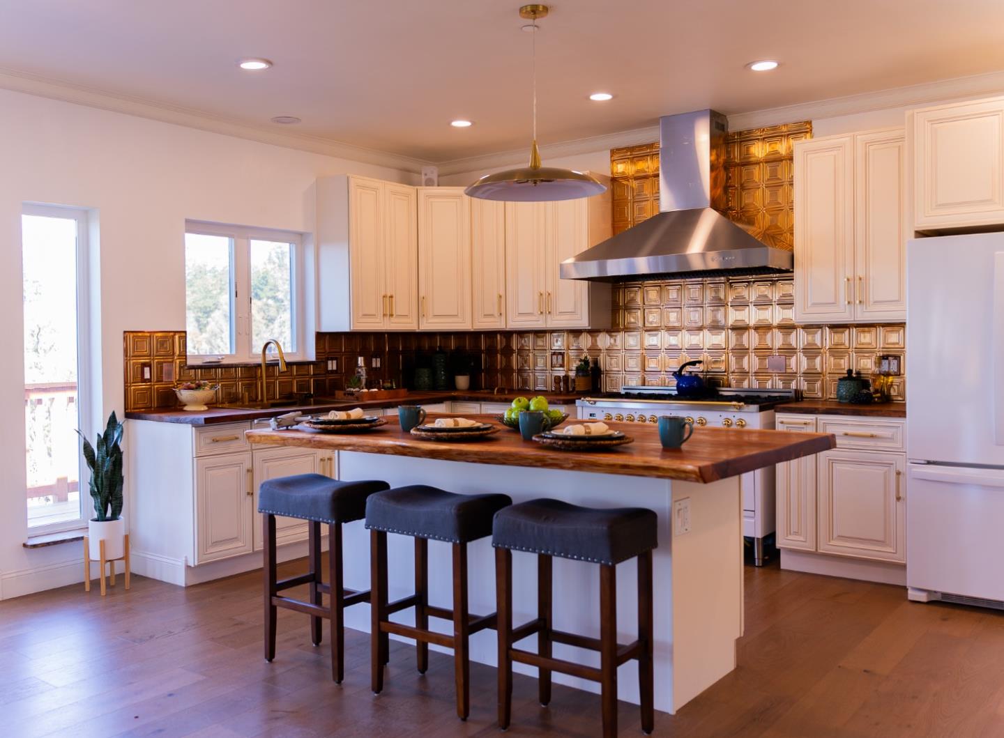 Detail Gallery Image 8 of 29 For 10701 Empire Grade, Santa Cruz,  CA 95060 - 3 Beds | 2 Baths
