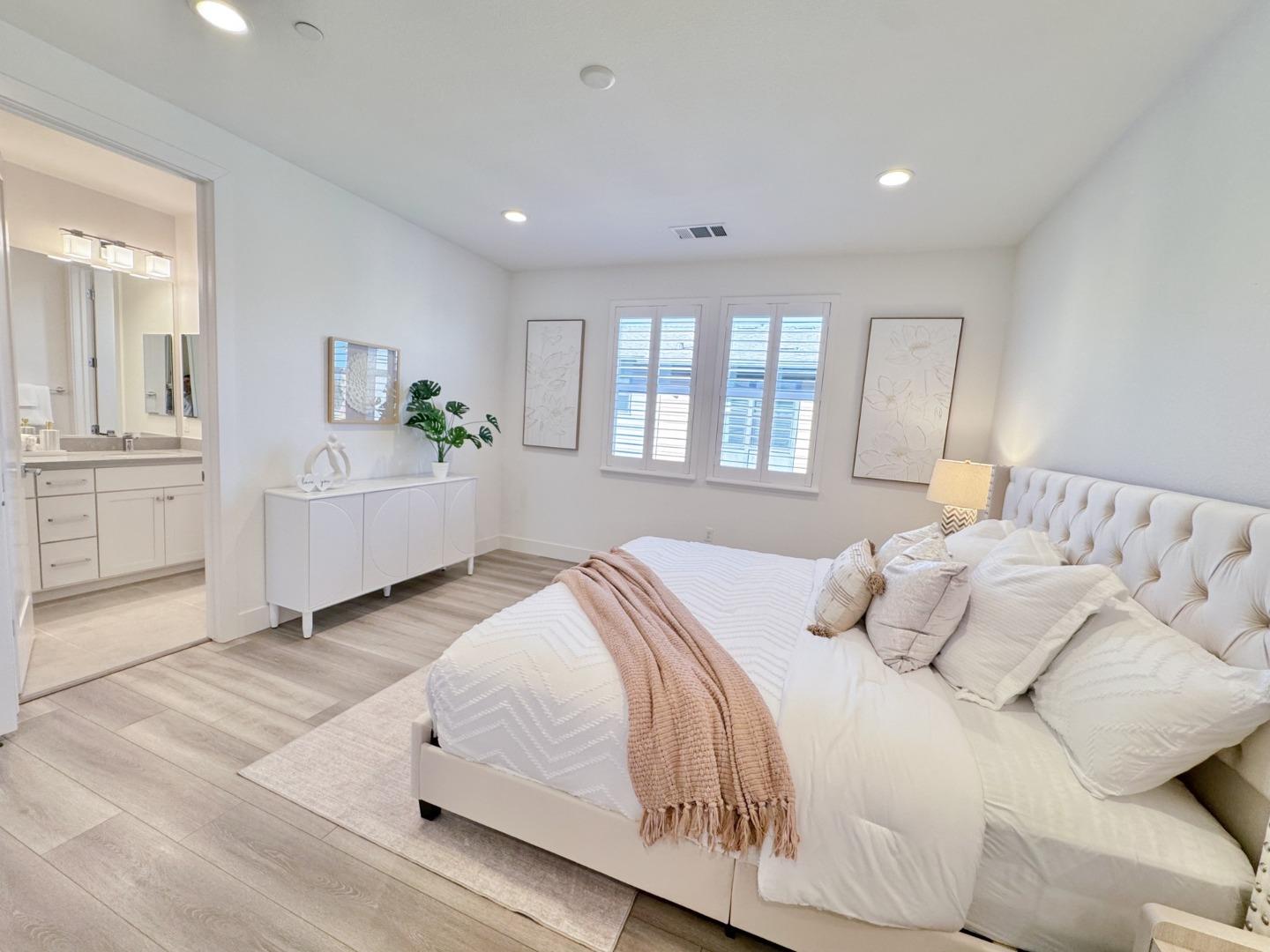 Detail Gallery Image 10 of 16 For 26 Avondale Ave, Redwood City,  CA 94062 - 3 Beds | 3/1 Baths