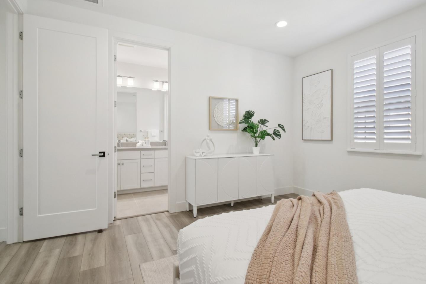 Detail Gallery Image 11 of 16 For 26 Avondale Ave, Redwood City,  CA 94062 - 3 Beds | 3/1 Baths