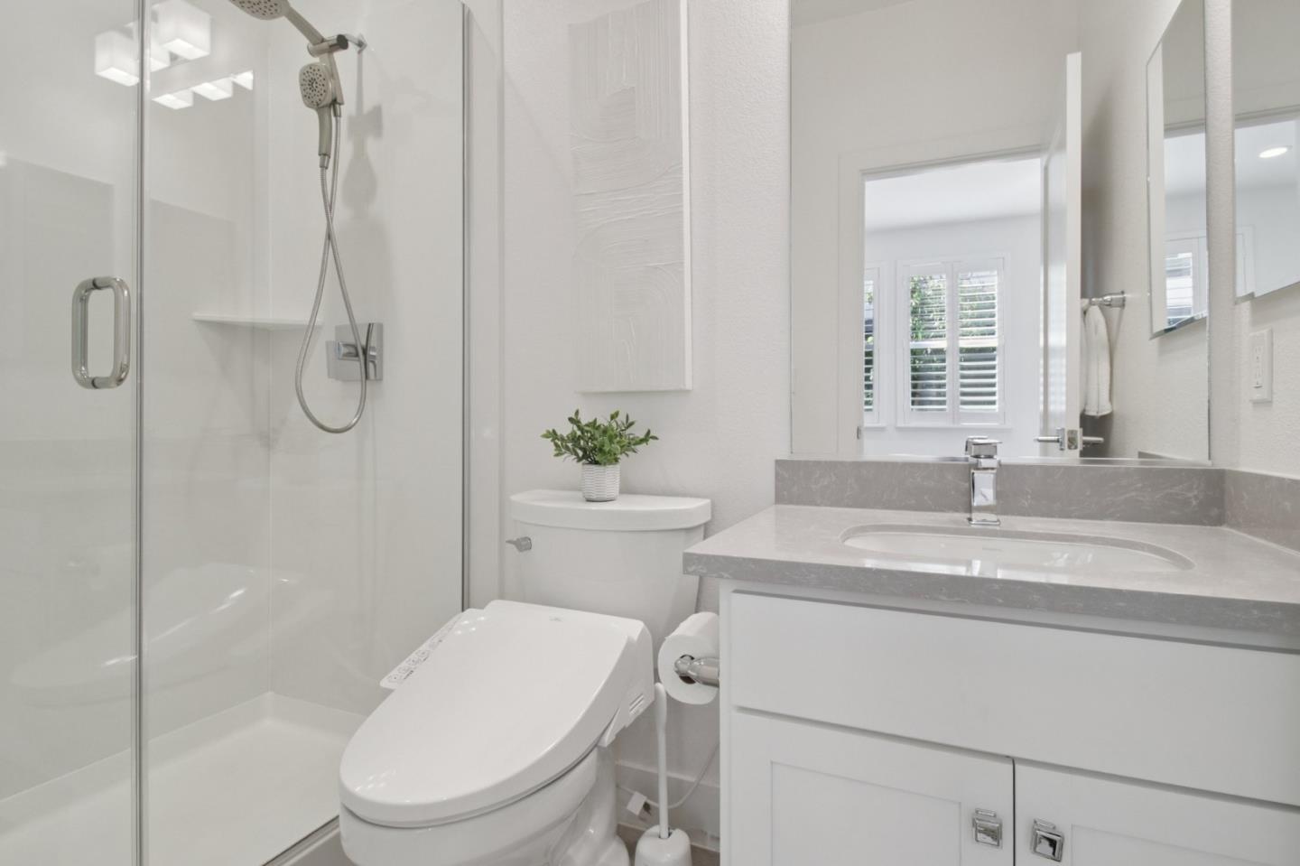 Detail Gallery Image 7 of 16 For 26 Avondale Ave, Redwood City,  CA 94062 - 3 Beds | 3/1 Baths