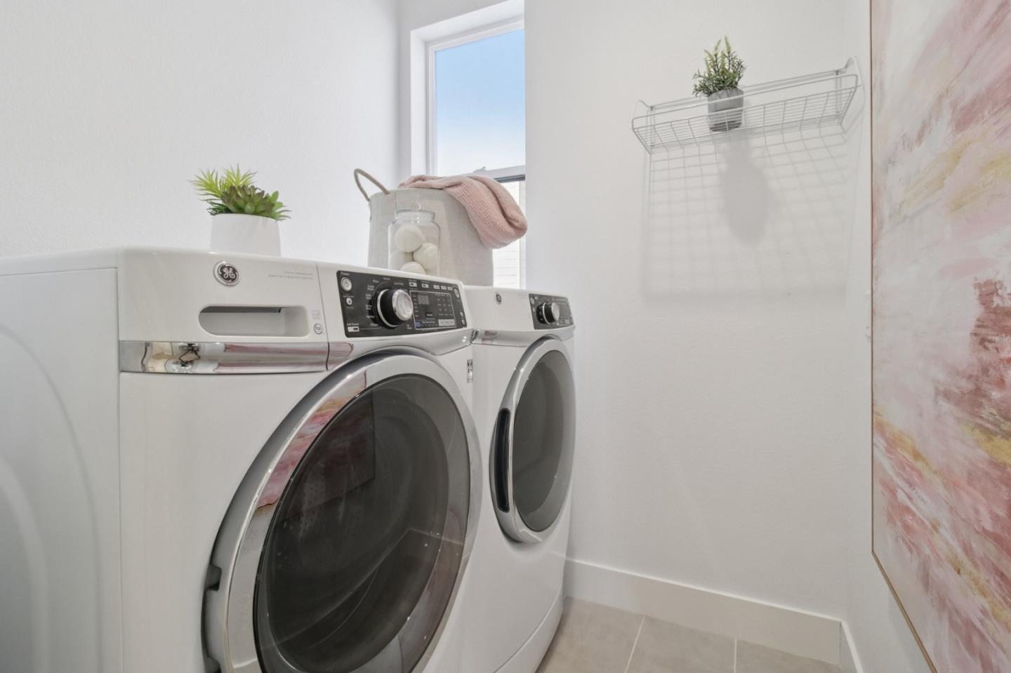 Detail Gallery Image 8 of 16 For 26 Avondale Ave, Redwood City,  CA 94062 - 3 Beds | 3/1 Baths
