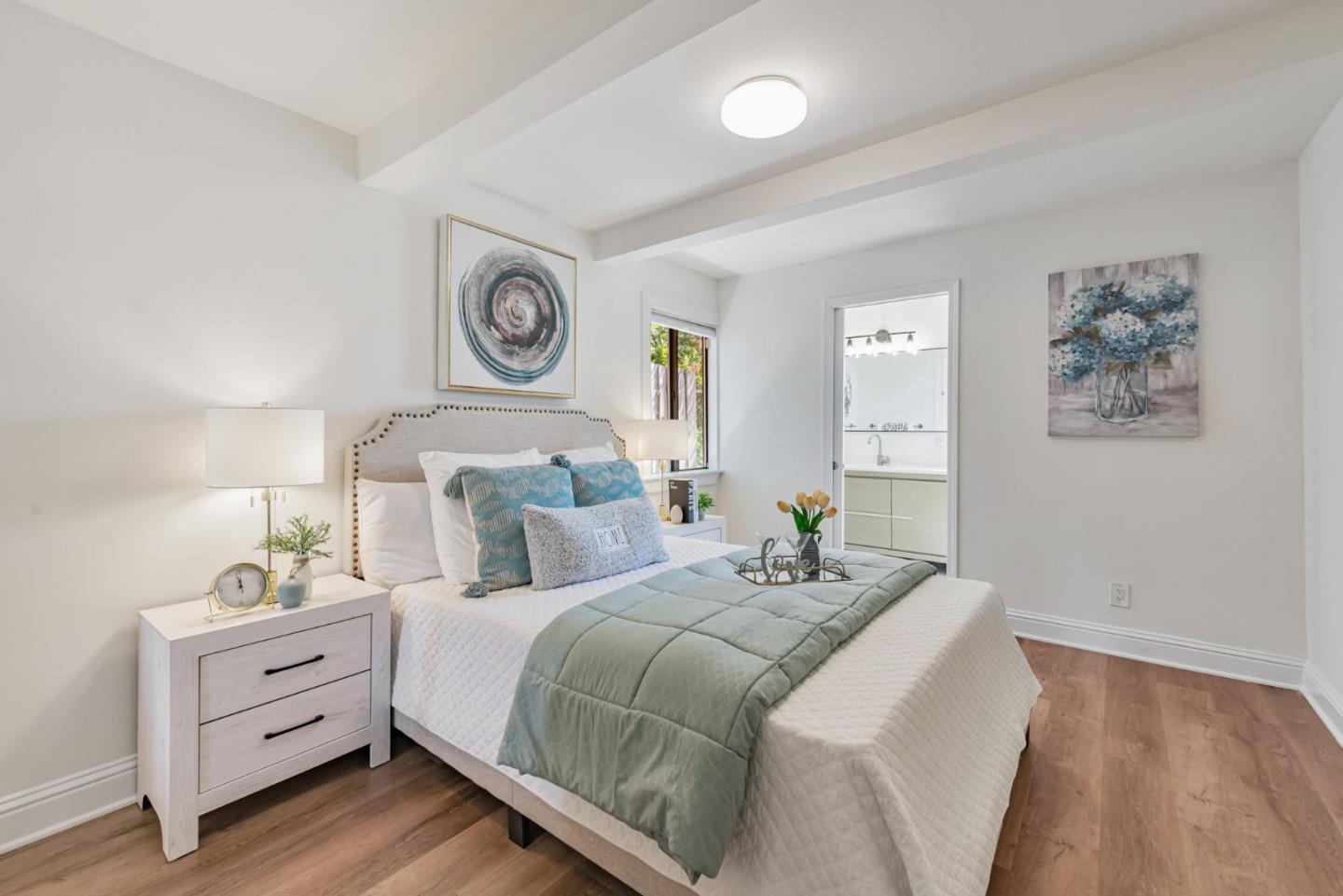 Detail Gallery Image 19 of 28 For 1312 Carlton Ave, Menlo Park,  CA 94025 - 2 Beds | 3 Baths