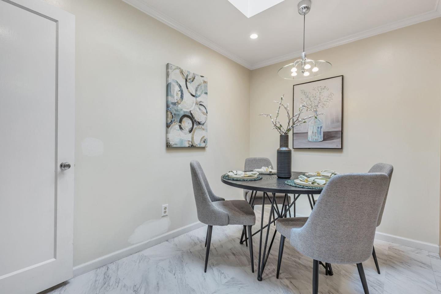 Detail Gallery Image 11 of 30 For 569 Chenery St, San Francisco,  CA 94131 - 3 Beds | 1 Baths