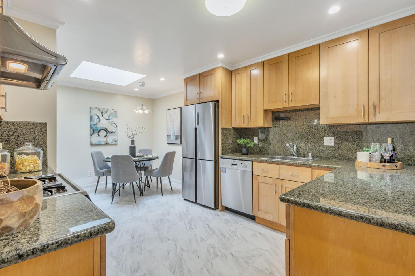 Detail Gallery Image 7 of 30 For 569 Chenery St, San Francisco,  CA 94131 - 3 Beds | 1 Baths
