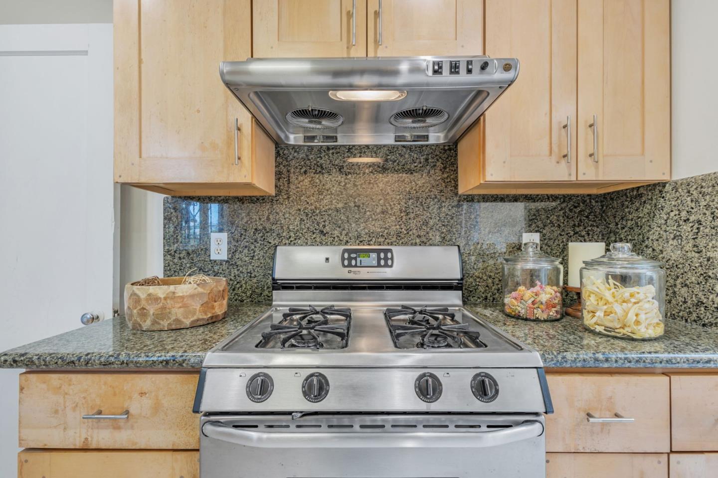Detail Gallery Image 8 of 30 For 569 Chenery St, San Francisco,  CA 94131 - 3 Beds | 1 Baths