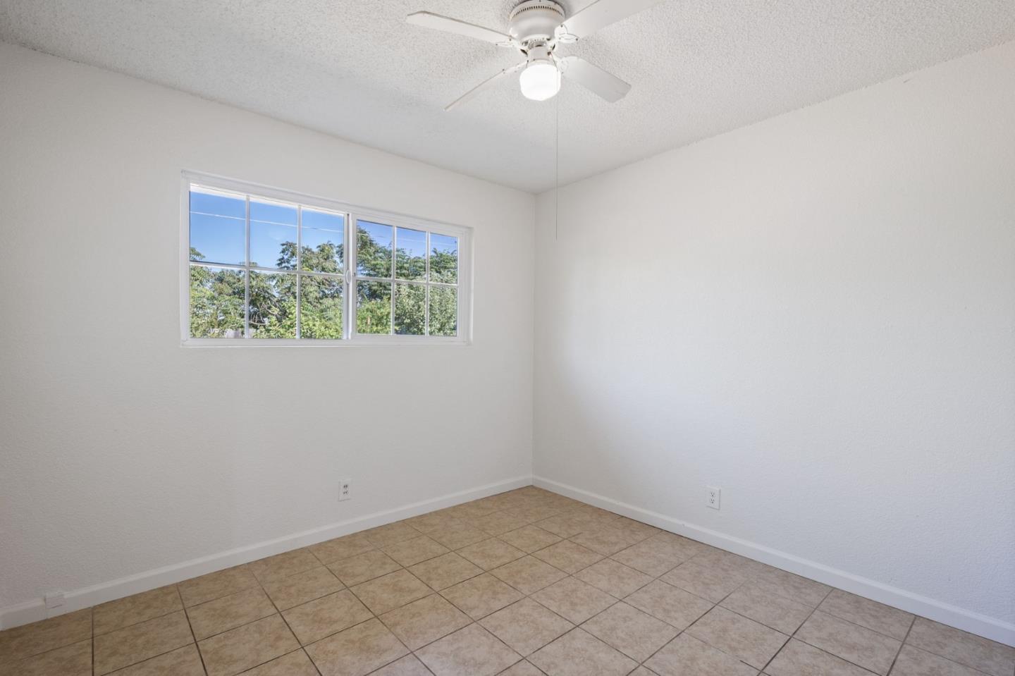 Detail Gallery Image 13 of 23 For 184 Parkwest St, Merced,  CA 95341 - 3 Beds | 2 Baths