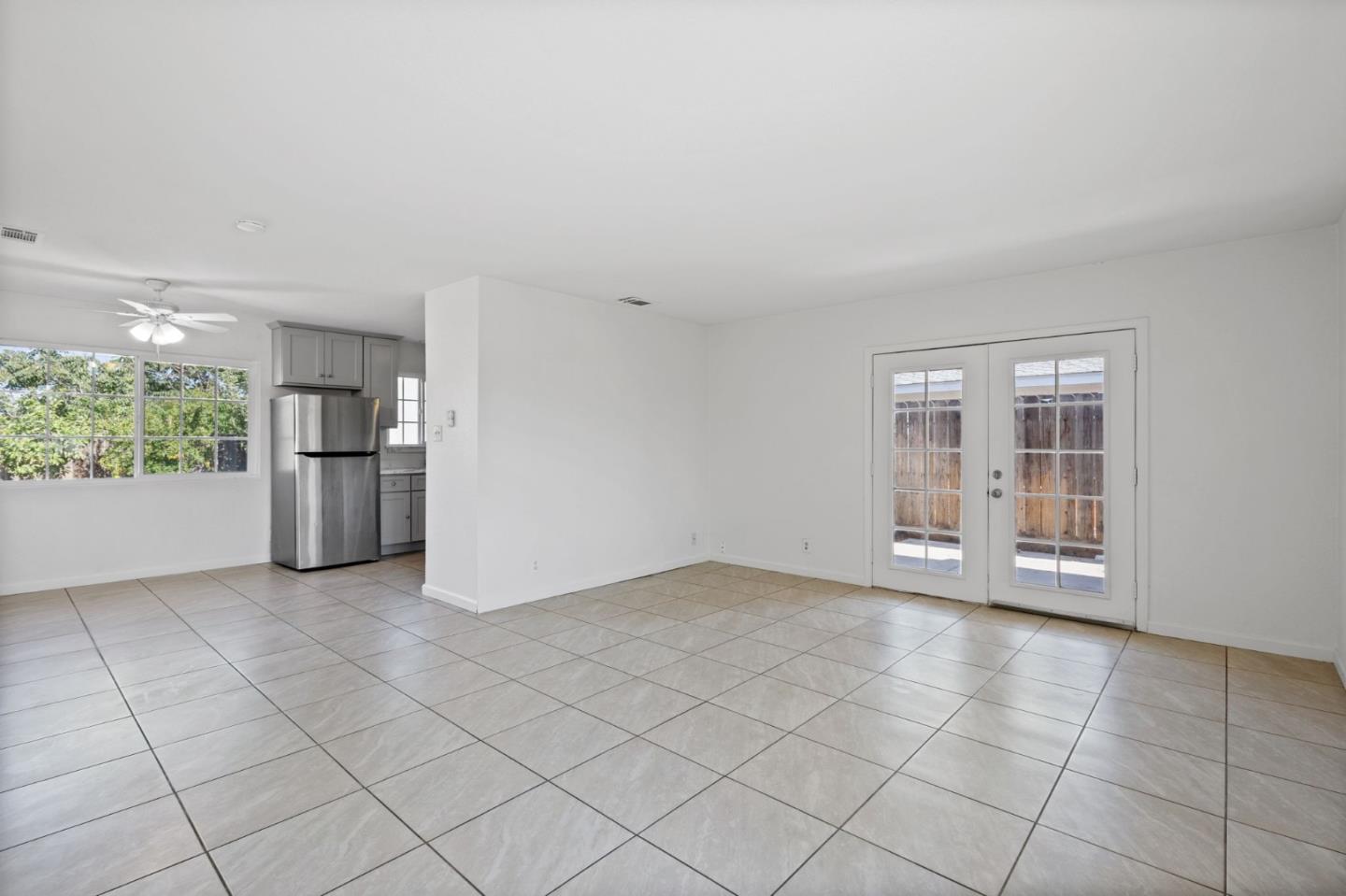 Detail Gallery Image 4 of 23 For 184 Parkwest St, Merced,  CA 95341 - 3 Beds | 2 Baths