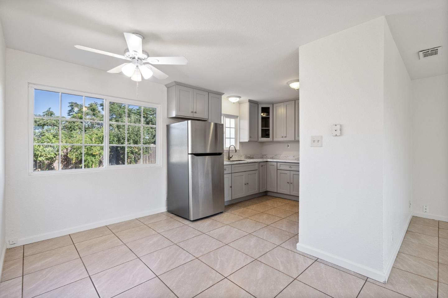Detail Gallery Image 9 of 23 For 184 Parkwest St, Merced,  CA 95341 - 3 Beds | 2 Baths