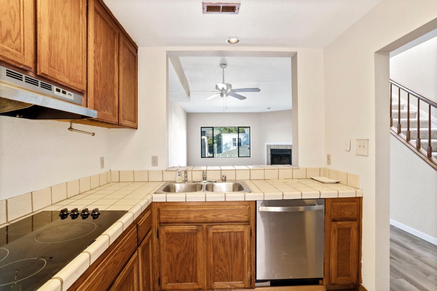 Detail Gallery Image 10 of 31 For 225 E Santa Inez Ave #15,  San Mateo,  CA 94401 - 2 Beds | 2/1 Baths